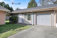 Building Photo - MOVE IN READY NOW! Charming Olympia Duplex...