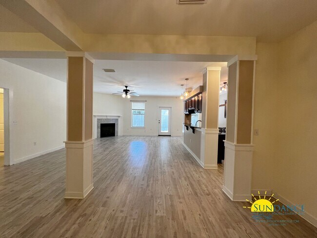 Building Photo - Walsh Glen Estates Crestview Home, call to...