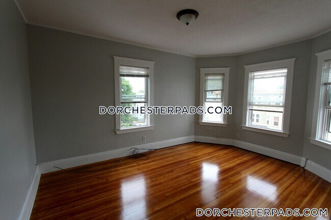 Building Photo - 137 Pleasant St