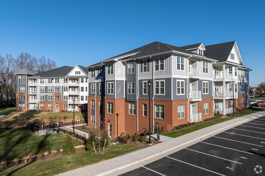 6050 Harbour Green Dr - Lake Forest at Swift Creek