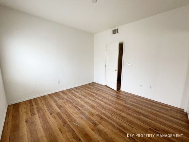 Building Photo - 6160 Rumrill St