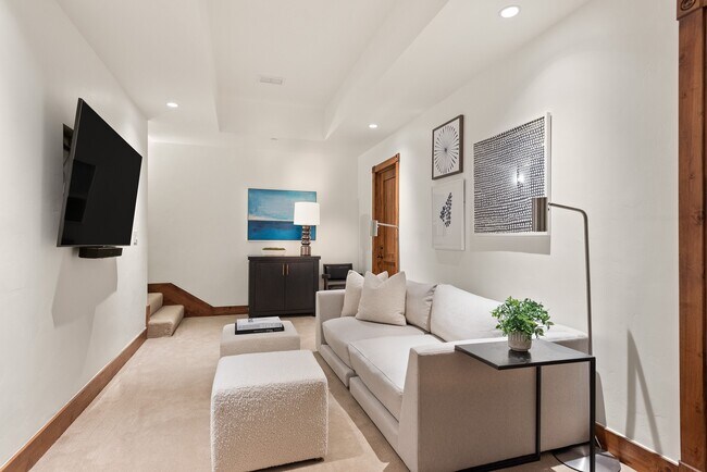 Building Photo - 503 W Main St