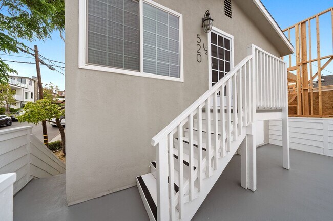 Building Photo - 520 Poinsettia Ave