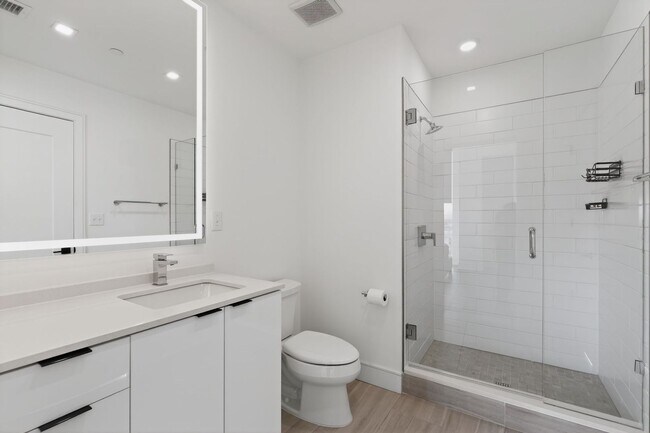 Building Photo - Charming Furnished HighRise 2BR Condo in Atlanta