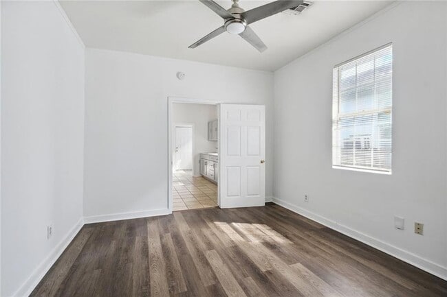 Building Photo - 3529 Delachaise St