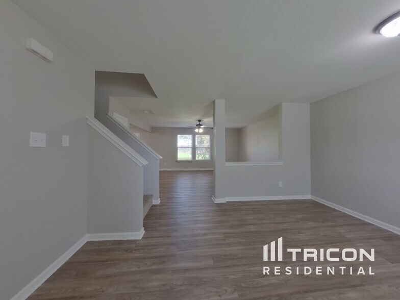 Building Photo - 3436 Pikes Peak Dr