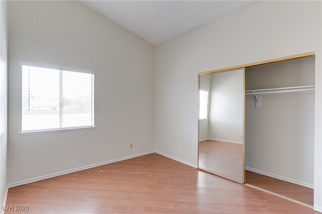 Building Photo - 1517 Kirby Dr