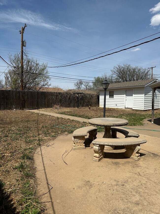 Building Photo - Beautiful Home on Mesa Circle!