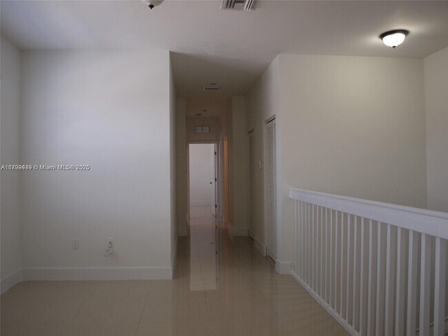 Building Photo - 15520 SW 11th Terrace