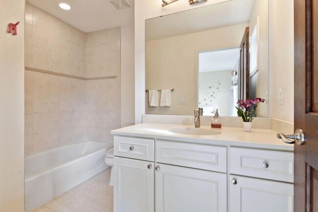 Building Photo - 6484 Ivy Way