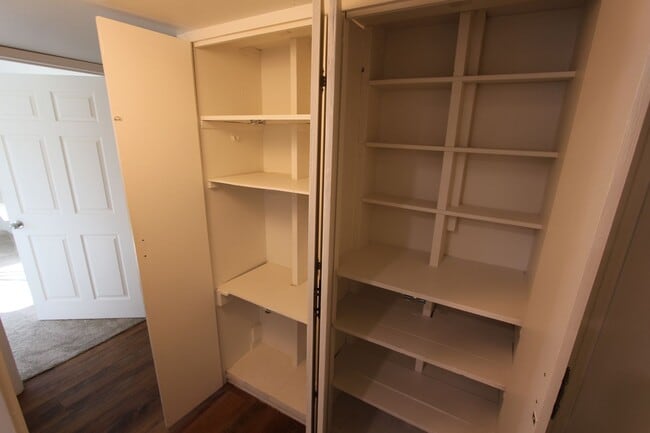 Building Photo - $500 Move-In Special! Month to month lease Available.