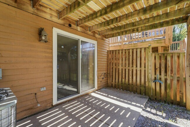 Building Photo - 1322 Hazel Nut Ct