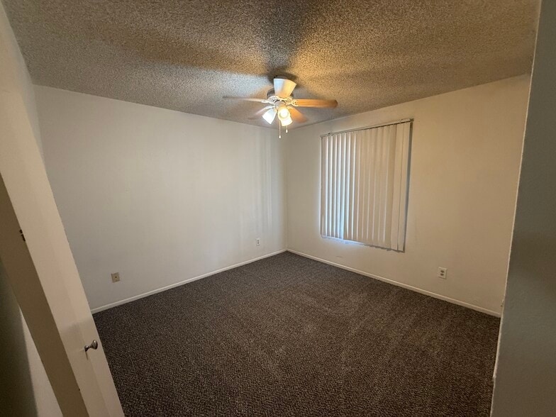 Building Photo - 2105 E Colgate Dr