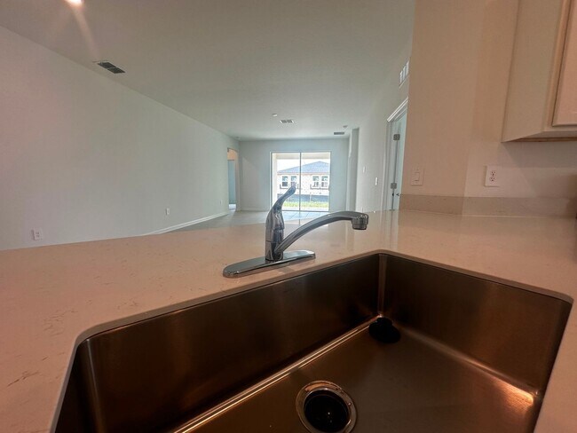 Building Photo - Stunning new construction 3/2 in Wynnstone Gated Community of Davenport.  Available now!
