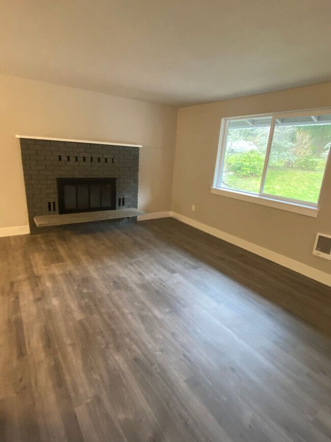 Building Photo - 4 Bedroom, 2.5 Bath 2 Car Garage, Brand Ne...