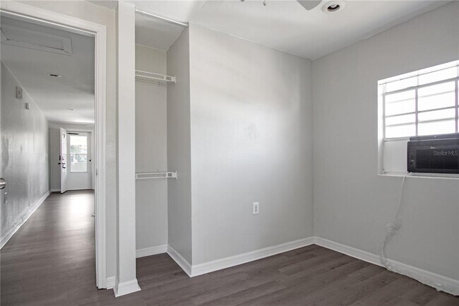 Building Photo - 1002 Avenue E