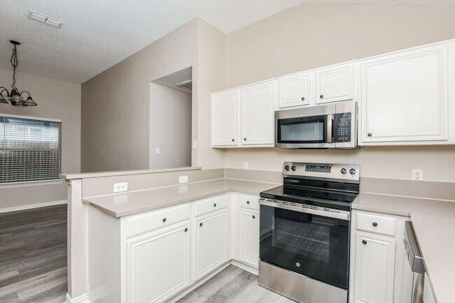 Building Photo - 10509 Shadywood Dr