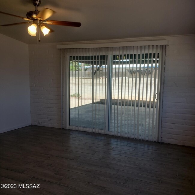 Building Photo - 7118 E Elbow Bay Dr