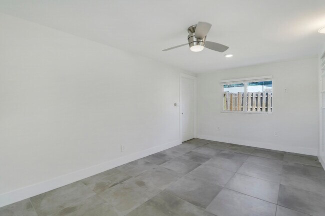 Building Photo - 636 Eastwind Dr