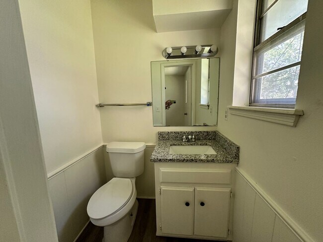 Building Photo - 3 bed 1.5 bath NW OKC