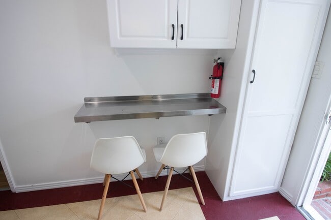 Building Photo - 2420 Teviot St