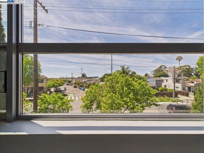 Building Photo - 1001 46th St