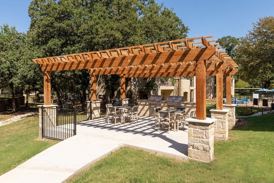 Building Photo - 165 Forestbrook Dr