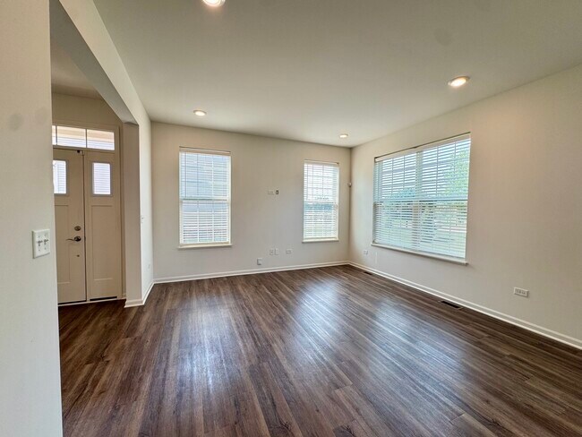 Building Photo - 15036 W Cyrus Dr