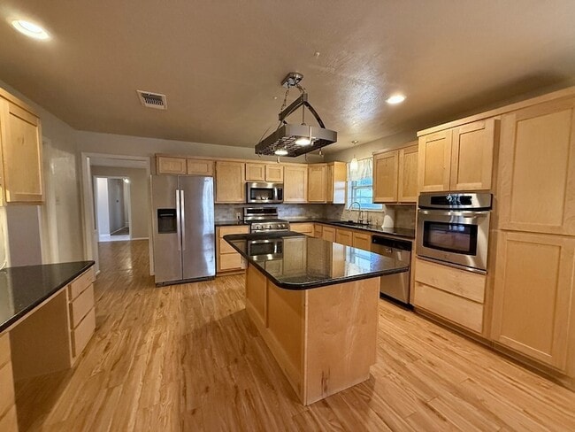 Building Photo - 2507 Camarie Ave