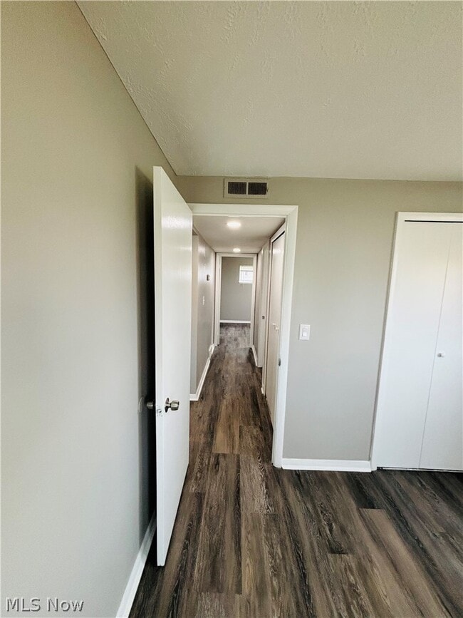 Building Photo - 21045 Southbend Cir