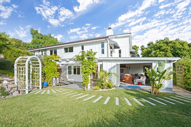 Primary Photo - 6363 ZUMIREZ Dr