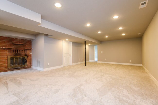 Building Photo - 11444 SE 72nd St