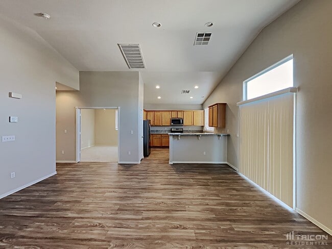 Building Photo - 708 E Riding Crop Ave