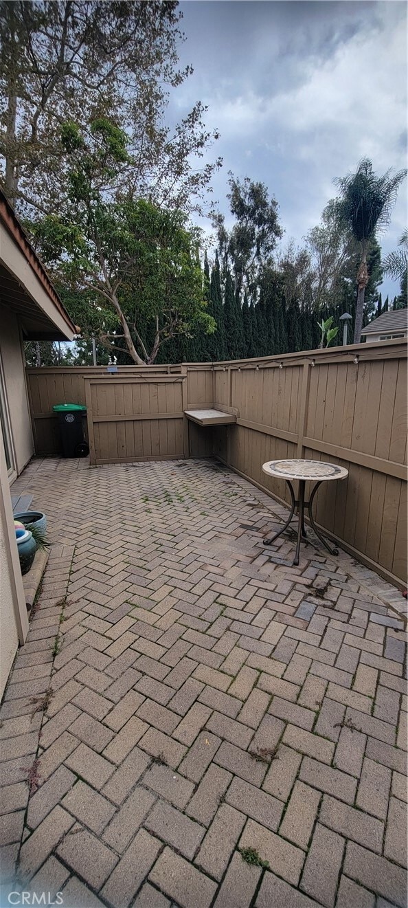 Building Photo - 2352 Dahlia Dr