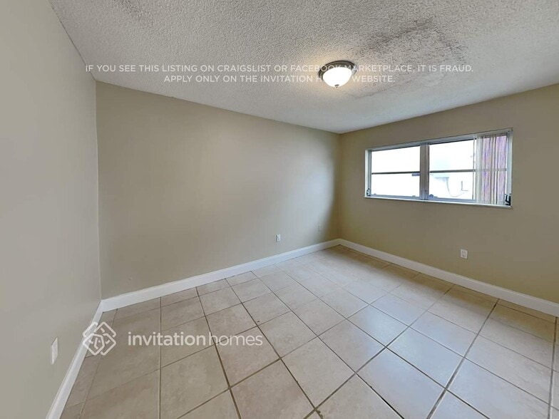 Building Photo - 10611 NW 29th Ct