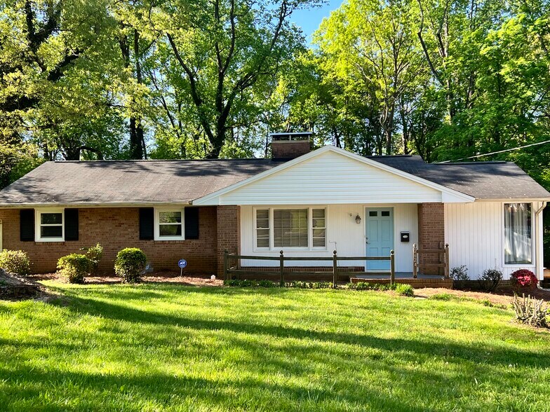 Building Photo - 2624 Alderney Ln