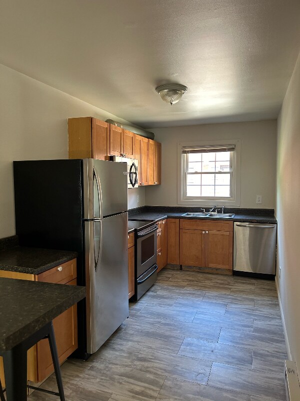 Building Photo - 75 11th St