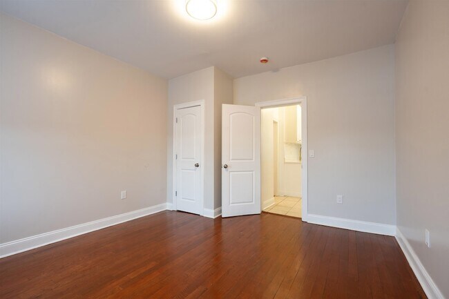 Building Photo - 565 Bergen Ave