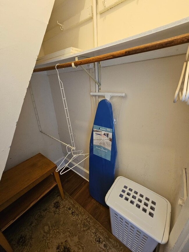 Building Photo - 936 Main St