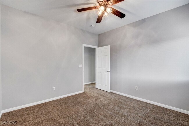 Building Photo - 5643 Almocita Ct