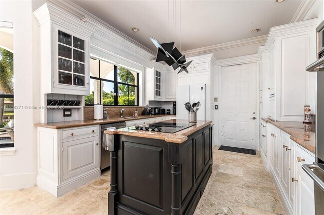 Building Photo - 500 Coconut Isle Dr