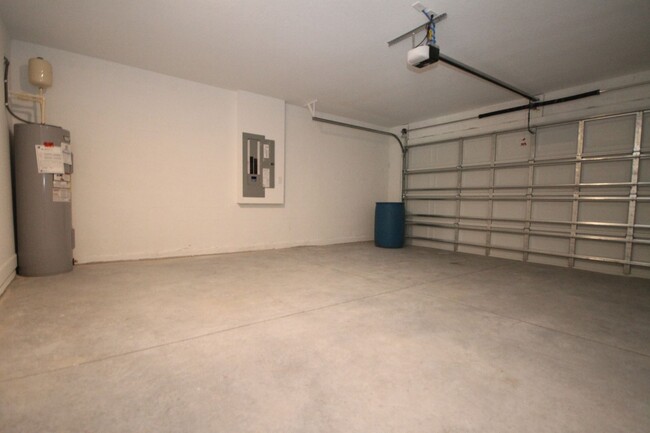 Building Photo - BEAUTIFUL 3 Bedroom, 2 Bathroom Home in Oc...