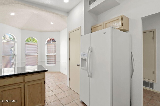 Building Photo - 205 N Alto Mesa Dr