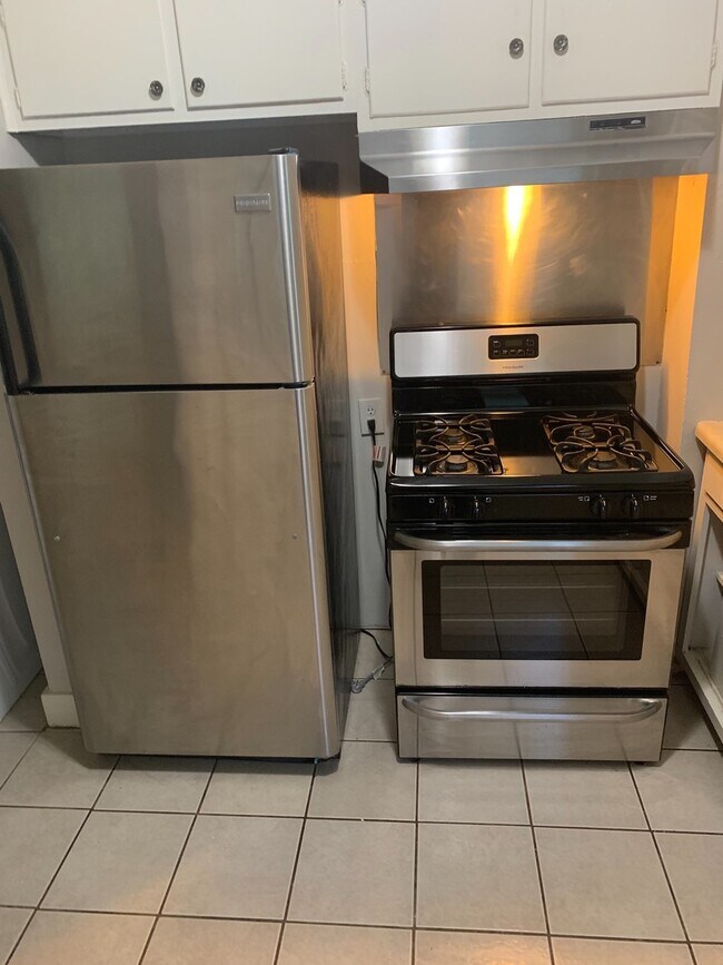 Building Photo - 3 bed, 1 bath near UOM