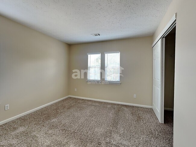 Building Photo - 574 Leaflet Ives Dr