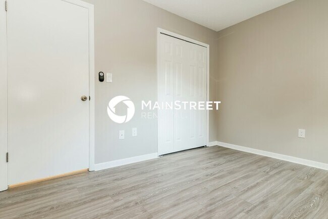 Building Photo - 4 Bedroom Pet-Friendly Home in Clearwater, FL with Main Street Renewal