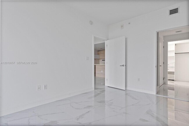 Building Photo - 16385 Biscayne Blvd