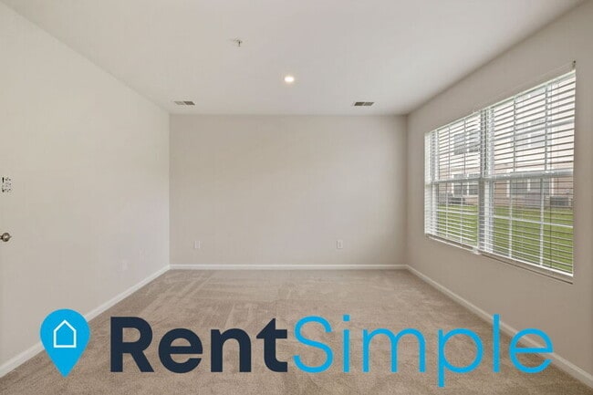 Building Photo - 8075 Lacy Dr