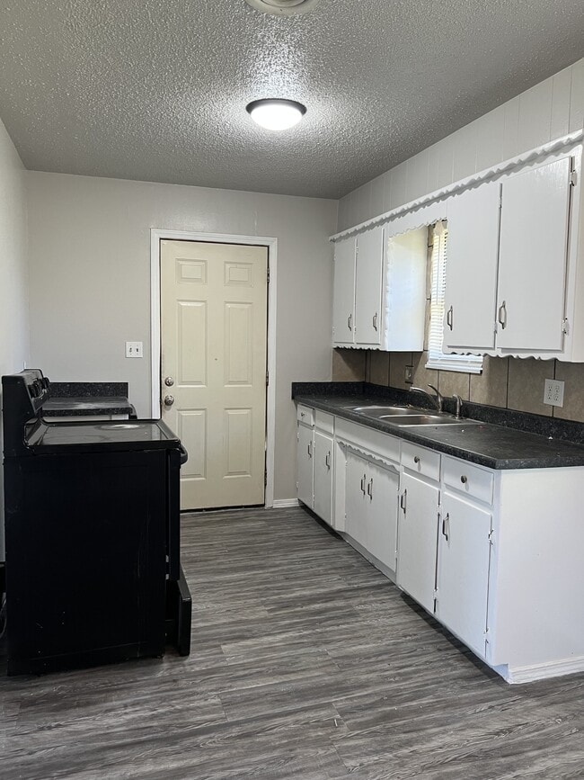 Building Photo - 605 SE 72nd St