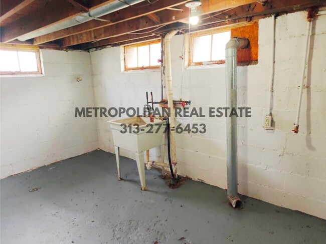 Building Photo - 35130 June Dr